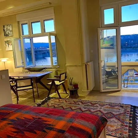 Apartment Art & View In The Center *