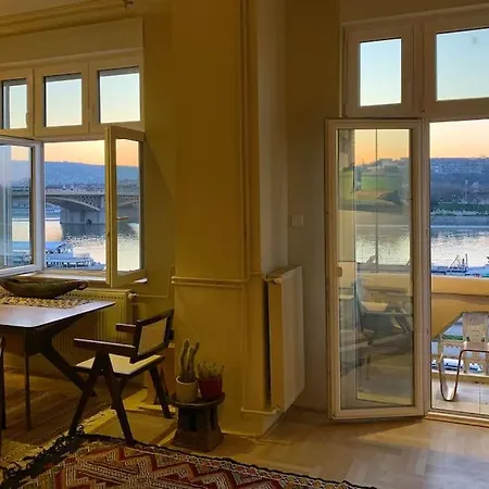 Apartment Art & View In The Center
