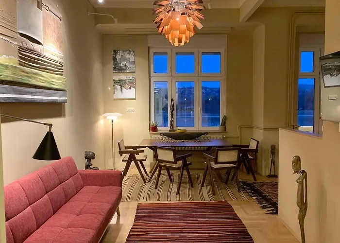 Art & View In The Center *